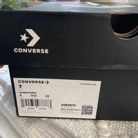 Brand new Converse platform hightops - Picture 9 of 9